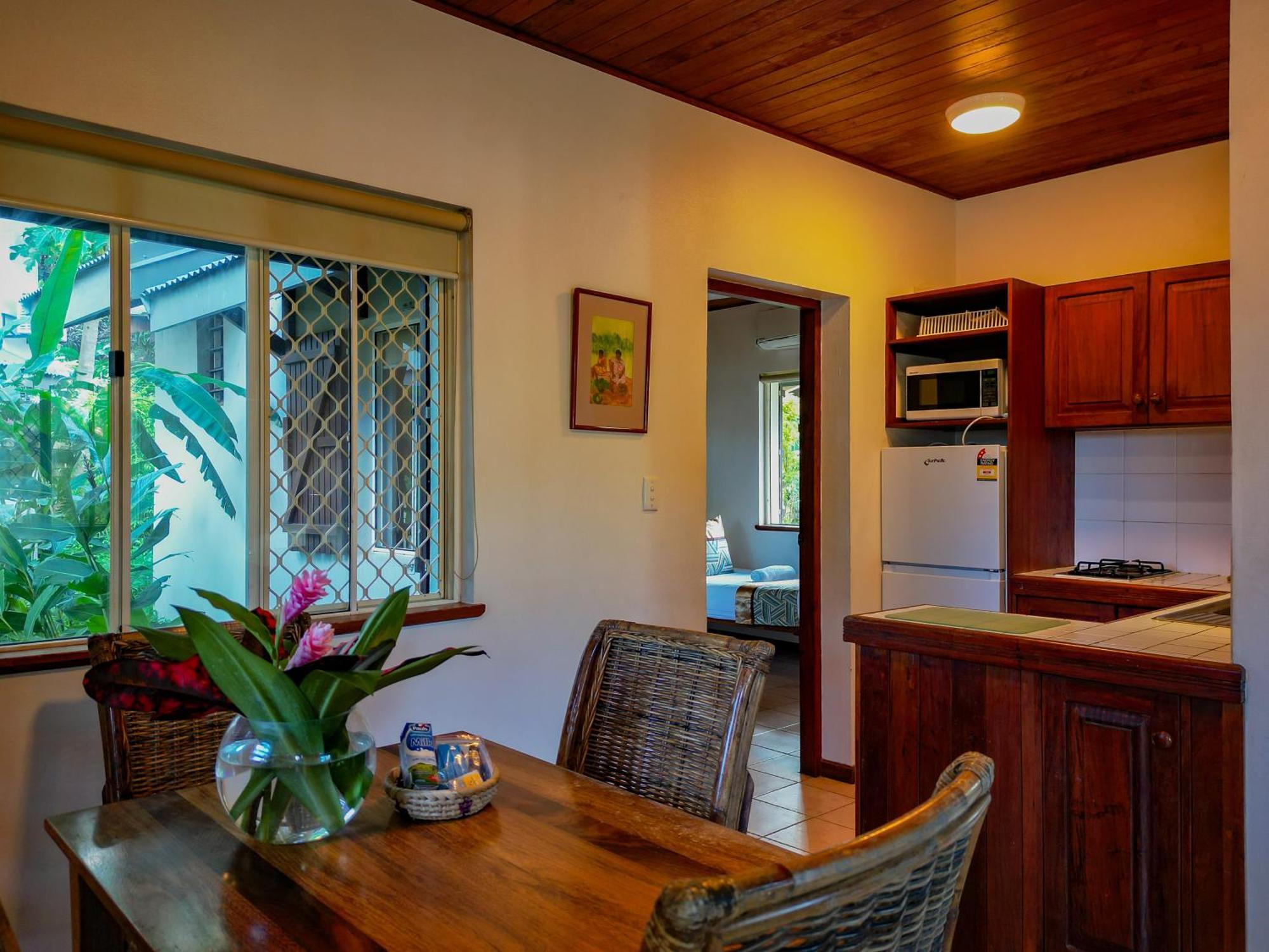 Poppy'S On The Lagoon Port Vila Exterior photo