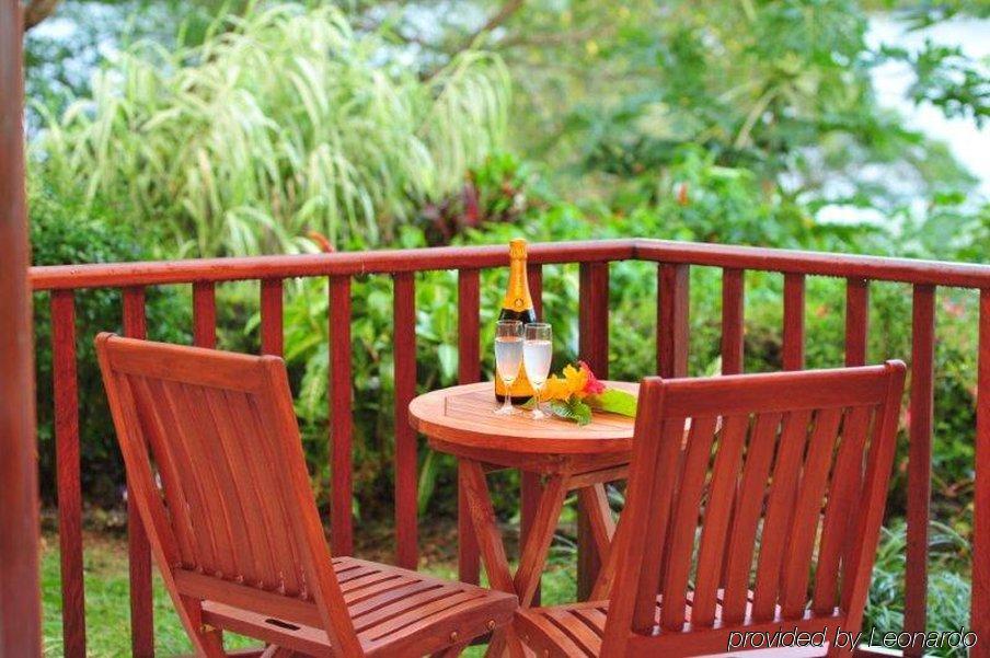 Poppy'S On The Lagoon Port Vila Exterior photo