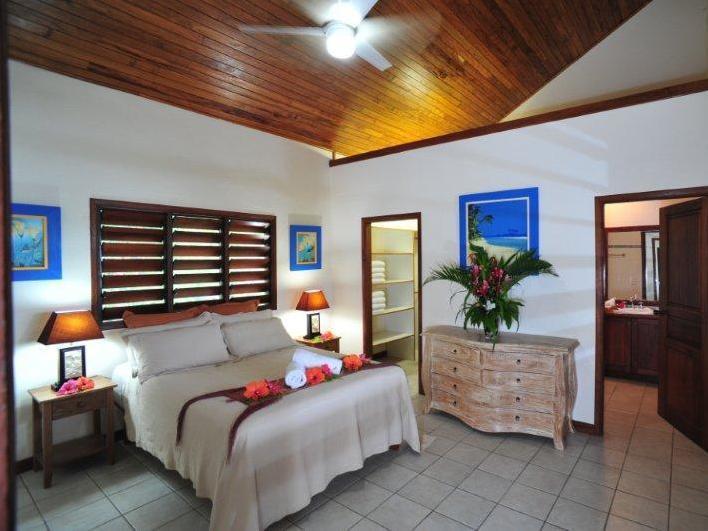 Poppy'S On The Lagoon Port Vila Exterior photo