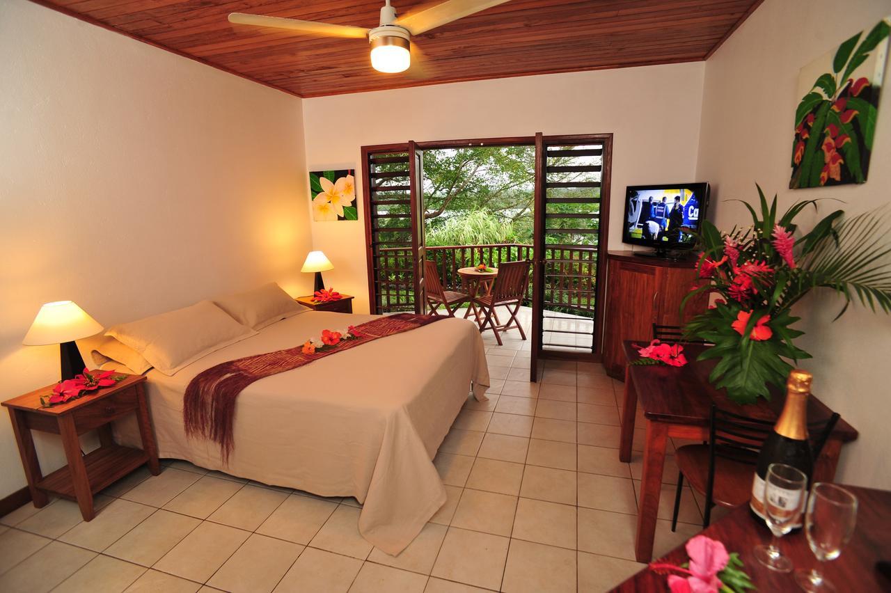 Poppy'S On The Lagoon Port Vila Exterior photo