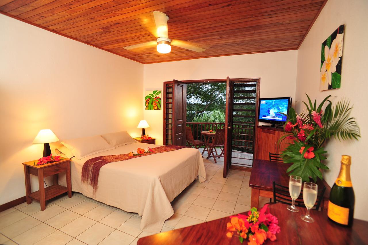 Poppy'S On The Lagoon Port Vila Exterior photo